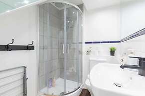 Central & Charmingly Curated 1BD Wifi Fulham