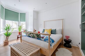 Central & Charmingly Curated 1BD Wifi Fulham
