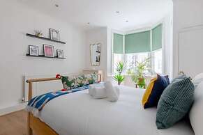 Central & Charmingly Curated 1BD Wifi Fulham