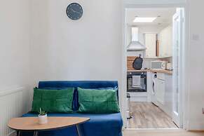 Central & Charmingly Curated 1BD Wifi Fulham