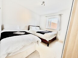 Stunning 3-bed House in the Heartreading