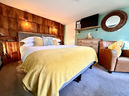 Brightham House Boutique Bed & Breakfast