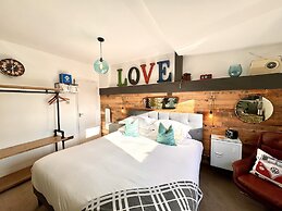 Brightham House Boutique Bed & Breakfast