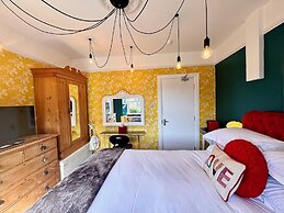 Brightham House Boutique Bed & Breakfast