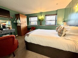 Brightham House Boutique Bed & Breakfast