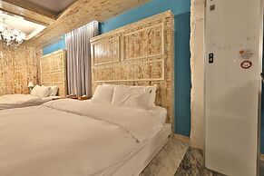 Hotel February Gimhae