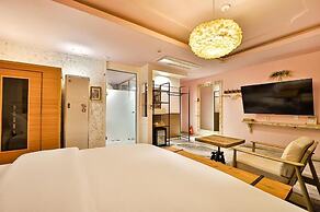 Hotel February Gimhae