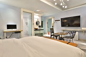 Hotel February Gimhae