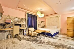 Hotel February Gimhae