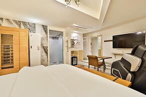 Hotel February Gimhae