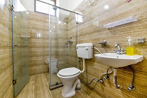 Fabhotel Moon Light Palace