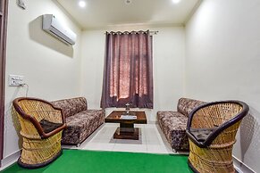 Fabhotel Moon Light Palace