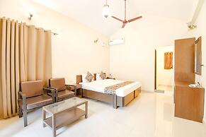 Fabhotel Close2C Holiday Home