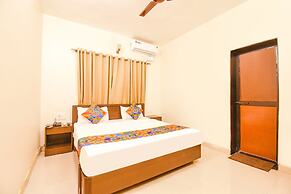 Fabhotel Close2C Holiday Home