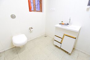 Fabhotel Close2C Holiday Home