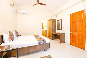 Fabhotel Close2C Holiday Home