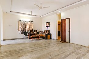 Fabhotel Lavish Palms