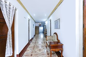 Fabexpress Majestic Inn