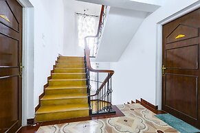 Fabexpress Majestic Inn