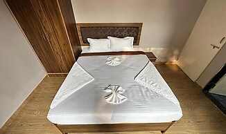 Fabhotel Morjim Cottages