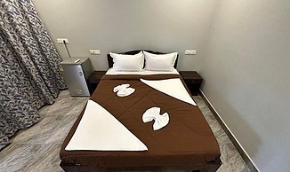 Fabhotel Morjim Cottages