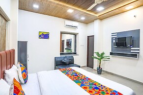 Fabhotel Universal Stay Inn