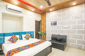 Fabhotel Universal Stay Inn
