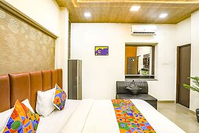 Fabhotel Universal Stay Inn