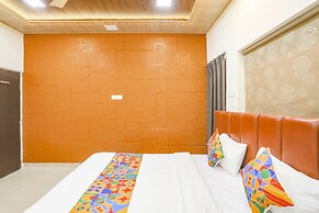 Fabhotel Universal Stay Inn