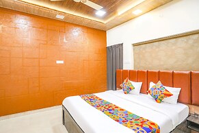 Fabhotel Universal Stay Inn