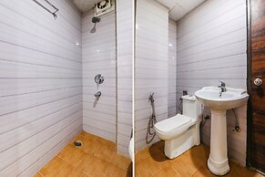 Fabhotel Empire Suites