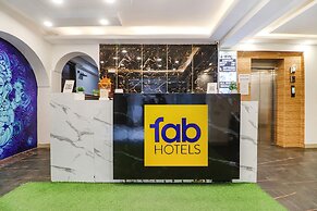 Fabhotel Empire Suites