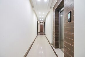 Fabhotel Empire Suites