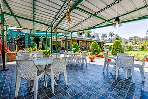 Fabhotel Resort Royal Garden Retreat