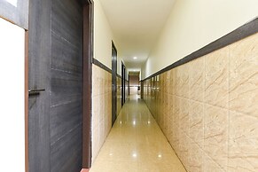 Fabhotel Sanjay Palace