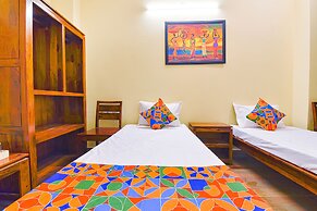 Fabhotel Golden Manor Inn