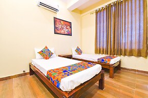 Fabhotel Golden Manor Inn