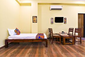 Fabhotel Golden Manor Inn