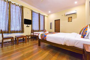 Fabhotel Golden Manor Inn