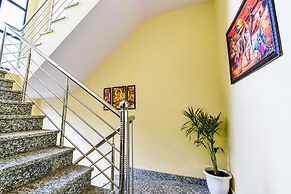 Fabhotel Golden Manor Inn