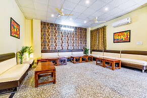 Fabhotel Golden Manor Inn