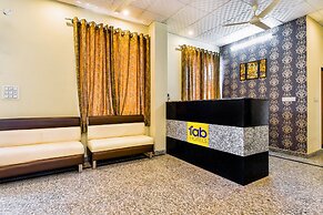 Fabhotel Golden Manor Inn