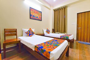 Fabhotel Golden Manor Inn