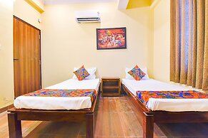 Fabhotel Golden Manor Inn