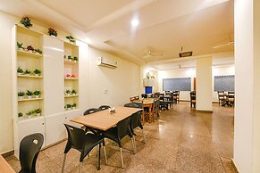 Fabhotel Palm Majestic