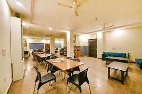 Fabhotel Palm Majestic