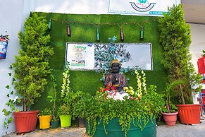 FabHotel Golden Oak Villa