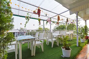 FabHotel Golden Oak Villa