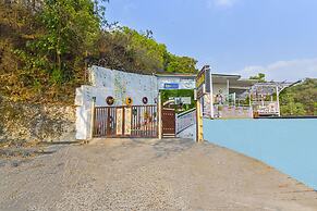 FabHotel Golden Oak Villa