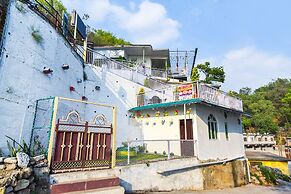 FabHotel Golden Oak Villa